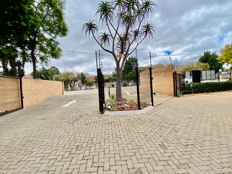 To Let Commercial Property for Rent in Menlo Park Gauteng