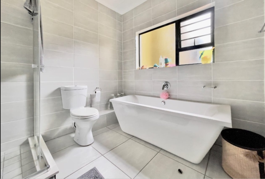 To Let 3 Bedroom Property for Rent in Waterfall Gauteng