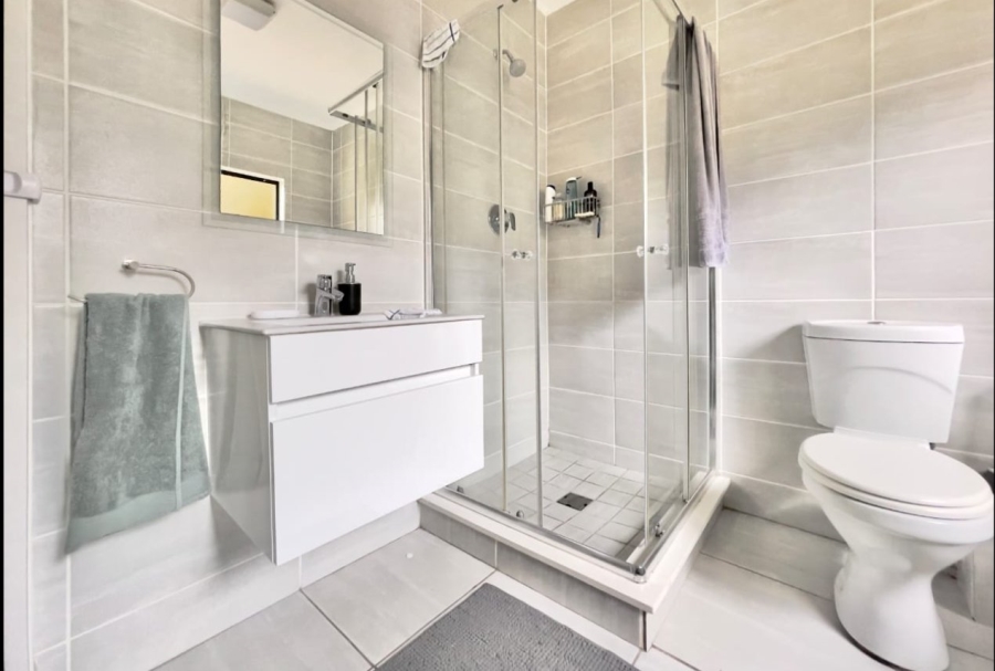 To Let 3 Bedroom Property for Rent in Waterfall Gauteng