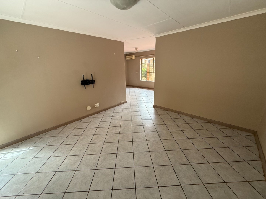 2 Bedroom Property for Sale in Rooihuiskraal North Gauteng