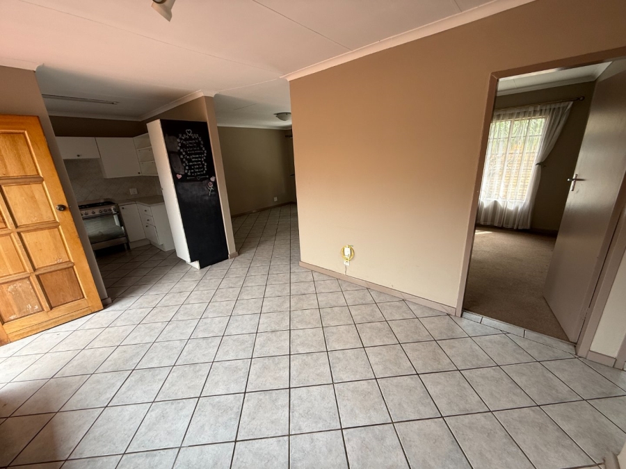 2 Bedroom Property for Sale in Rooihuiskraal North Gauteng