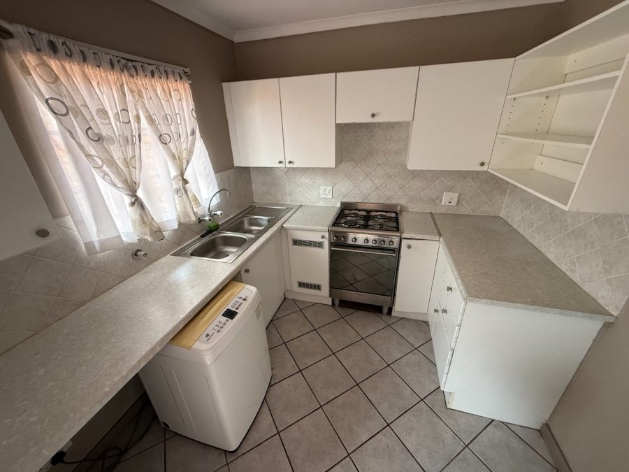 2 Bedroom Property for Sale in Rooihuiskraal North Gauteng