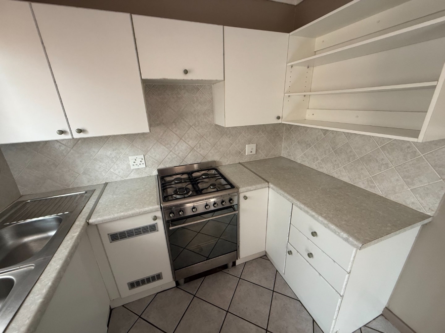 2 Bedroom Property for Sale in Rooihuiskraal North Gauteng