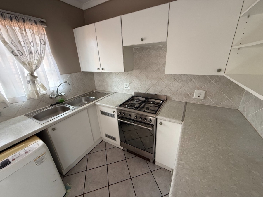 2 Bedroom Property for Sale in Rooihuiskraal North Gauteng