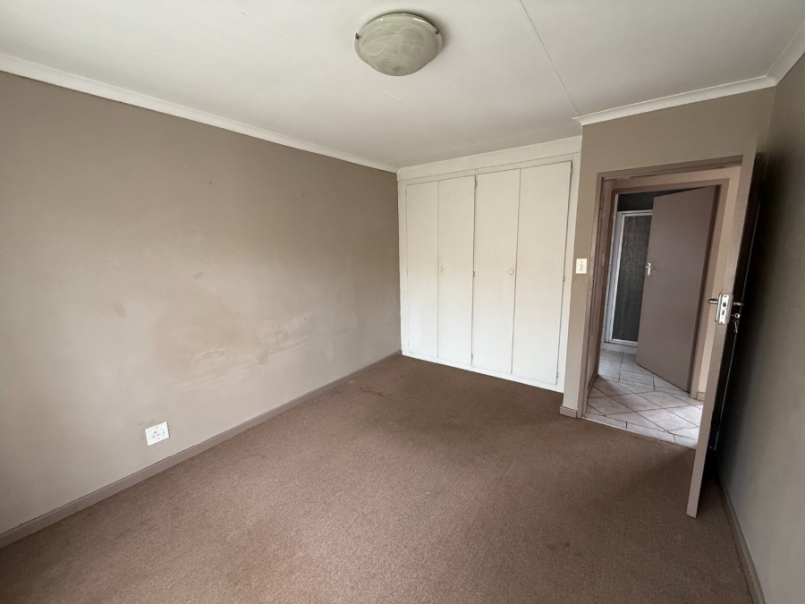 2 Bedroom Property for Sale in Rooihuiskraal North Gauteng