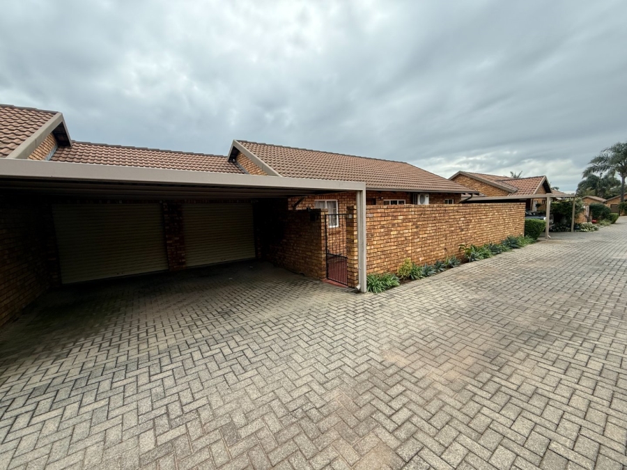 2 Bedroom Property for Sale in Rooihuiskraal North Gauteng