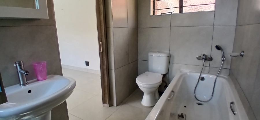 To Let 3 Bedroom Property for Rent in Heuweloord Gauteng