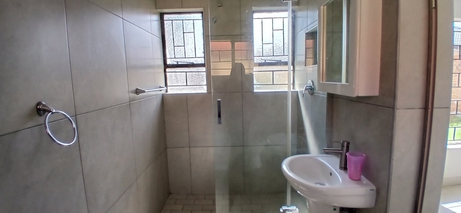 To Let 3 Bedroom Property for Rent in Heuweloord Gauteng