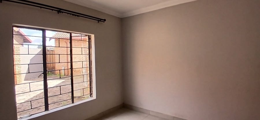 To Let 3 Bedroom Property for Rent in Heuweloord Gauteng