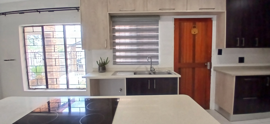 To Let 3 Bedroom Property for Rent in Heuweloord Gauteng
