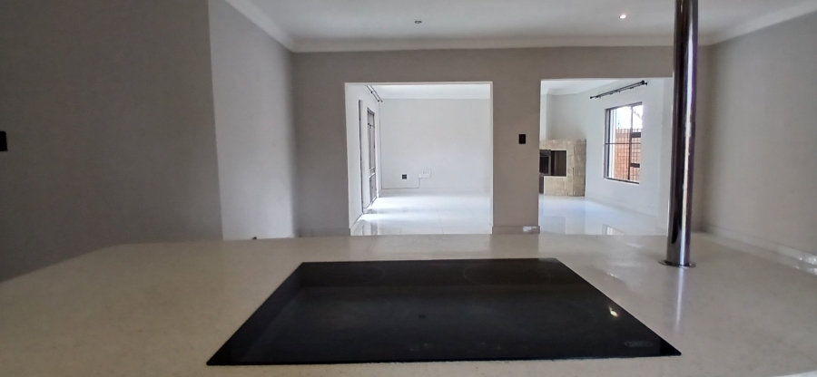 To Let 3 Bedroom Property for Rent in Heuweloord Gauteng