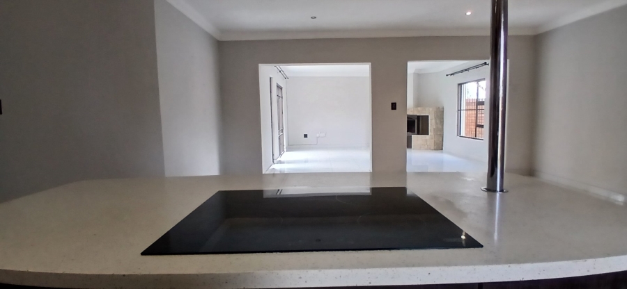 To Let 3 Bedroom Property for Rent in Heuweloord Gauteng