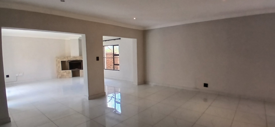 To Let 3 Bedroom Property for Rent in Heuweloord Gauteng