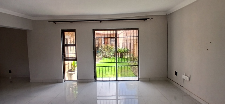 To Let 3 Bedroom Property for Rent in Heuweloord Gauteng