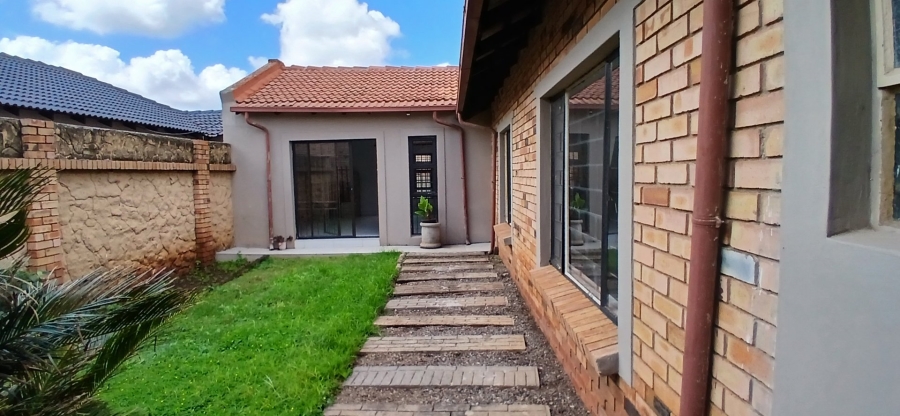 To Let 3 Bedroom Property for Rent in Heuweloord Gauteng