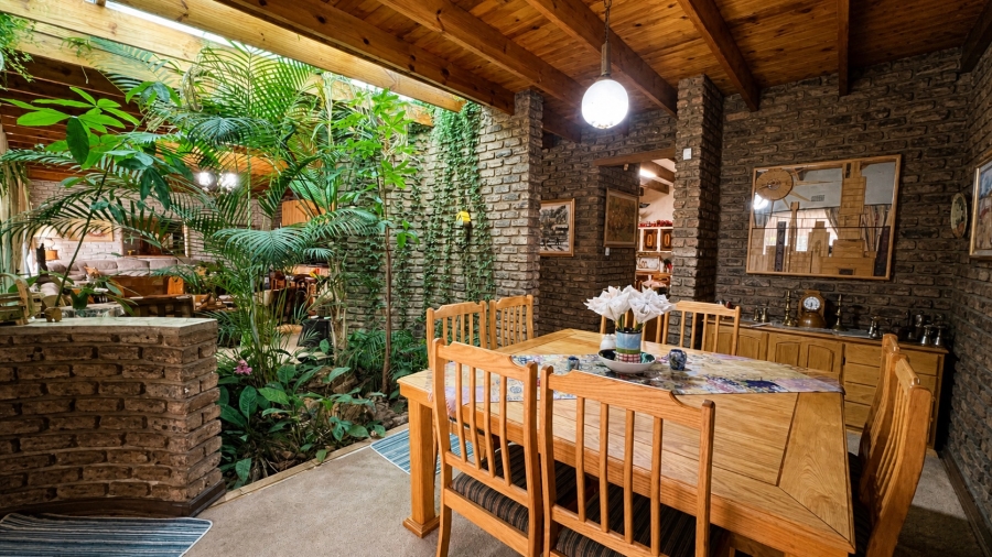 4 Bedroom Property for Sale in Flora Gardens Gauteng