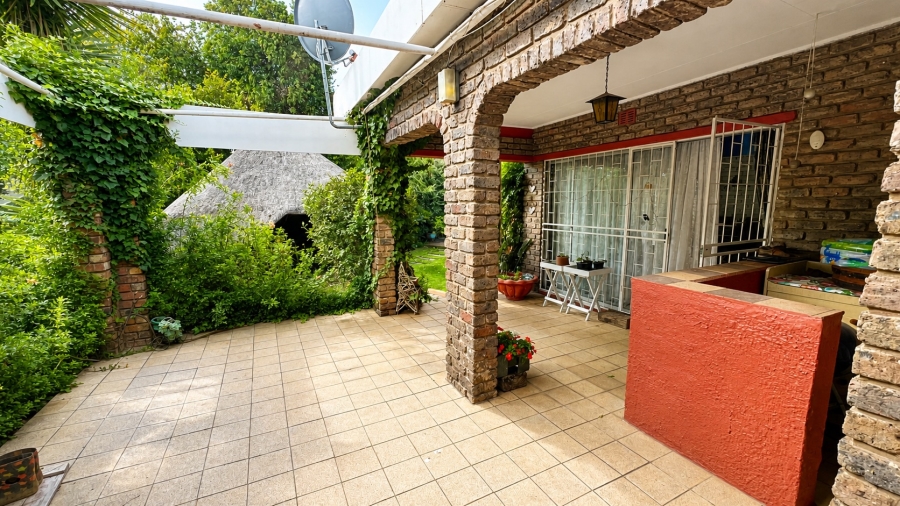 4 Bedroom Property for Sale in Flora Gardens Gauteng
