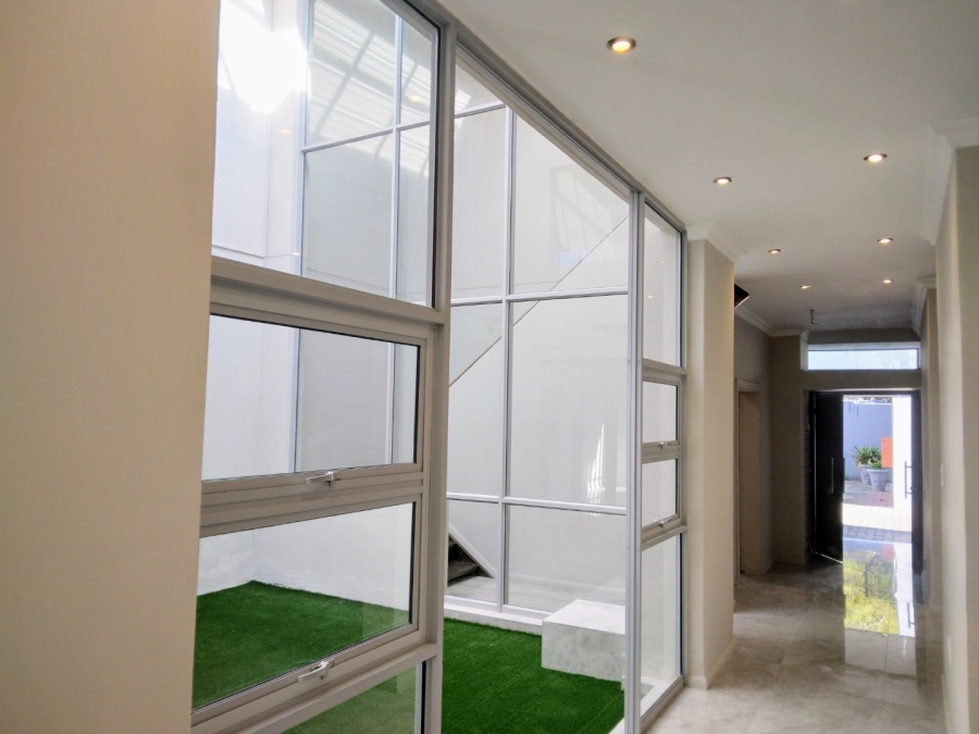 To Let 5 Bedroom Property for Rent in Hyde Park Gauteng