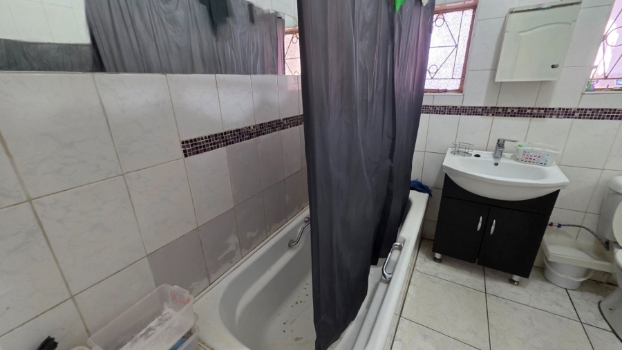 4 Bedroom Property for Sale in Laudium Gauteng