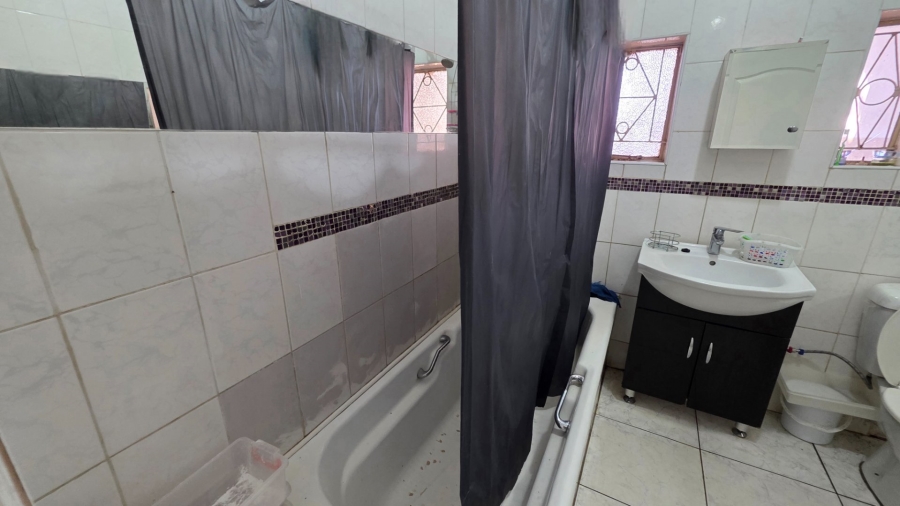 4 Bedroom Property for Sale in Laudium Gauteng