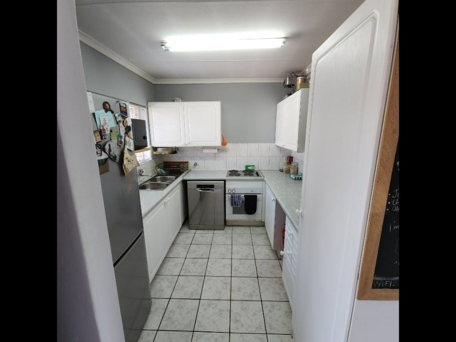 2 Bedroom Property for Sale in Rooihuiskraal North Gauteng