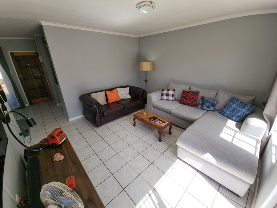 2 Bedroom Property for Sale in Rooihuiskraal North Gauteng