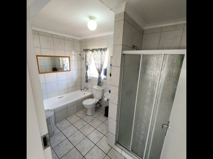 2 Bedroom Property for Sale in Rooihuiskraal North Gauteng