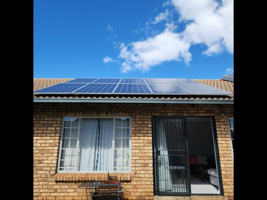 2 Bedroom Property for Sale in Rooihuiskraal North Gauteng