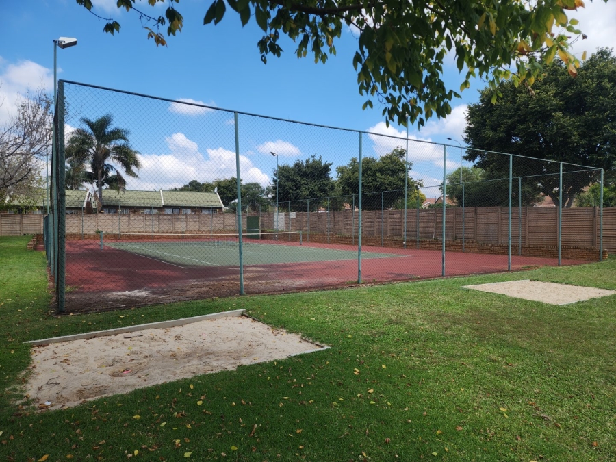 2 Bedroom Property for Sale in Rooihuiskraal North Gauteng