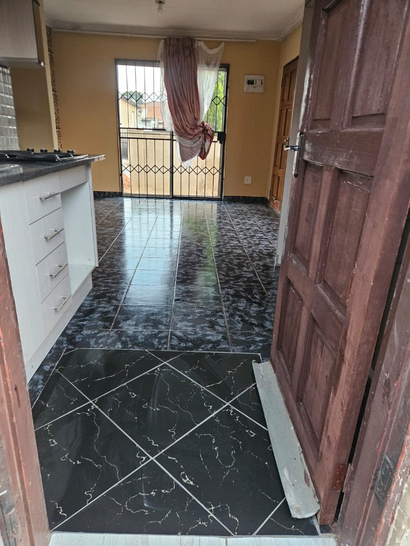 To Let  Bedroom Property for Rent in Clayville Gauteng