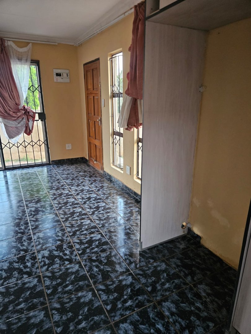 To Let  Bedroom Property for Rent in Clayville Gauteng