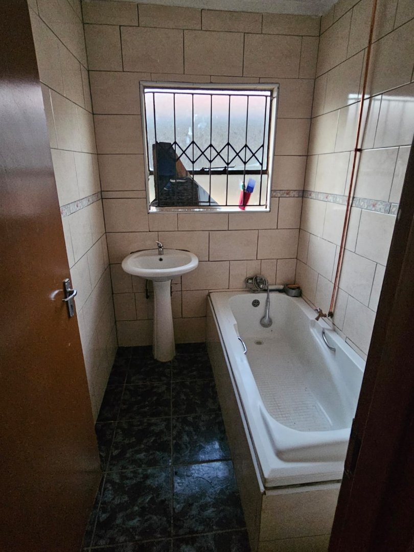 To Let  Bedroom Property for Rent in Clayville Gauteng