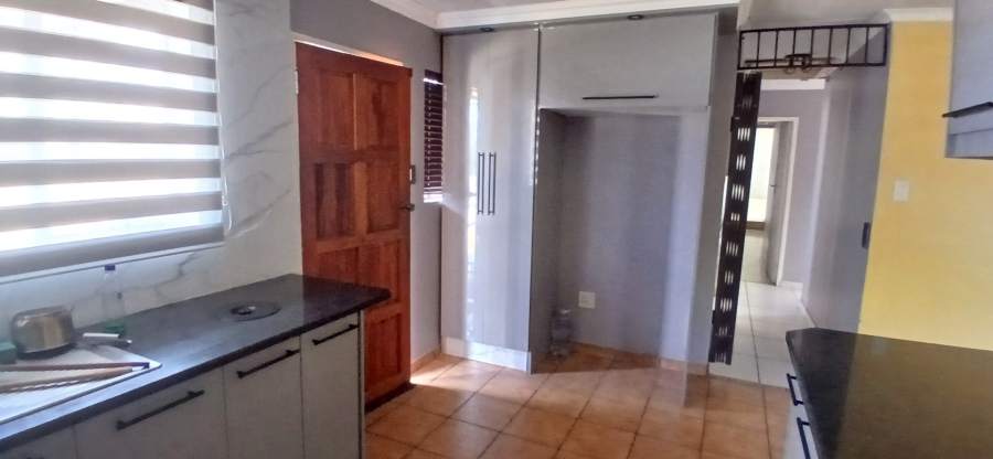 To Let 3 Bedroom Property for Rent in Heuweloord Gauteng