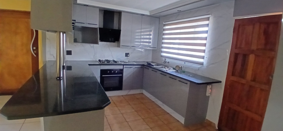 To Let 3 Bedroom Property for Rent in Heuweloord Gauteng