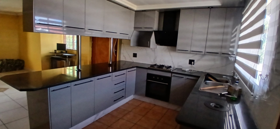 To Let 3 Bedroom Property for Rent in Heuweloord Gauteng