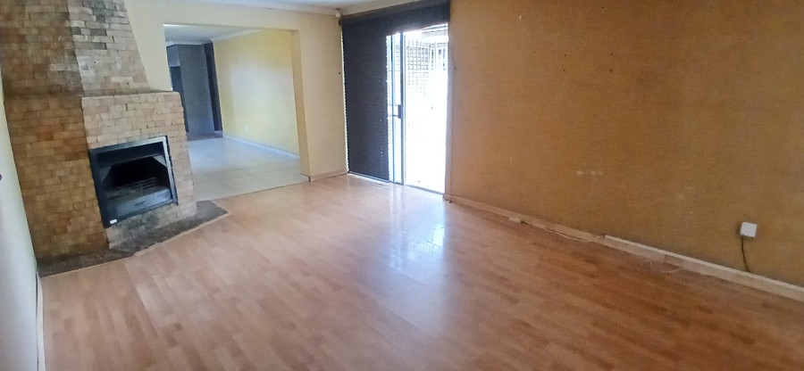 To Let 3 Bedroom Property for Rent in Heuweloord Gauteng