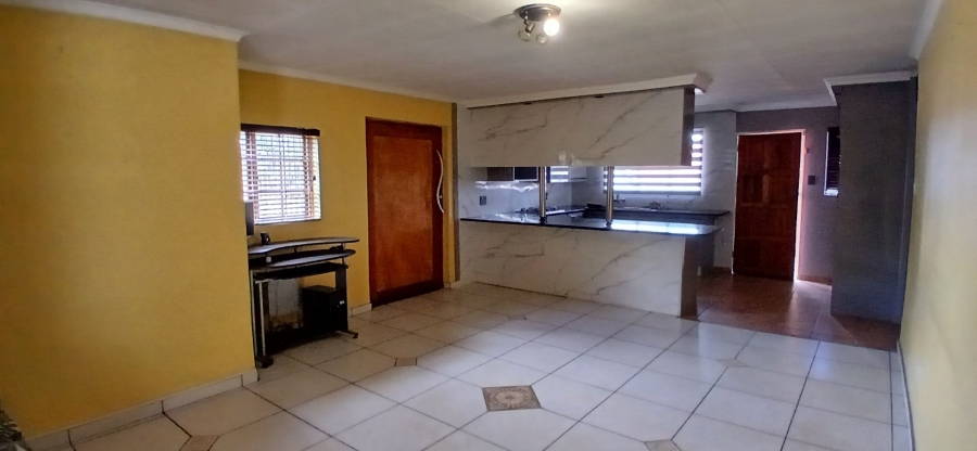 To Let 3 Bedroom Property for Rent in Heuweloord Gauteng