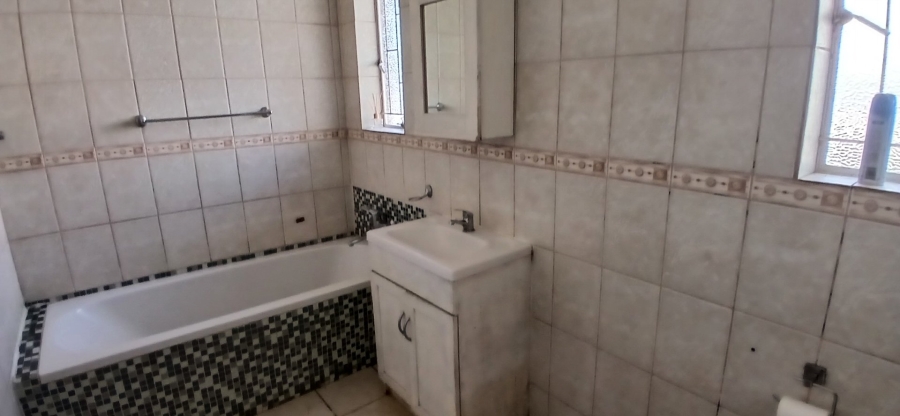 To Let 3 Bedroom Property for Rent in Heuweloord Gauteng