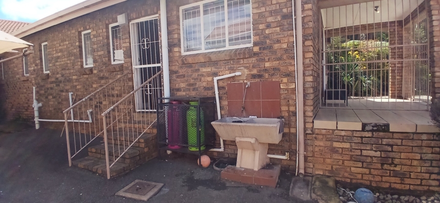 To Let 3 Bedroom Property for Rent in Heuweloord Gauteng