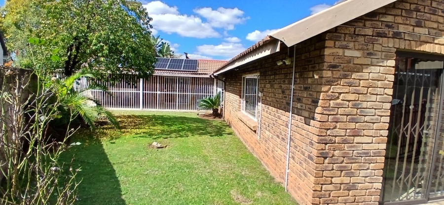 To Let 3 Bedroom Property for Rent in Heuweloord Gauteng