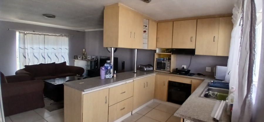 To Let 3 Bedroom Property for Rent in Heuweloord Gauteng