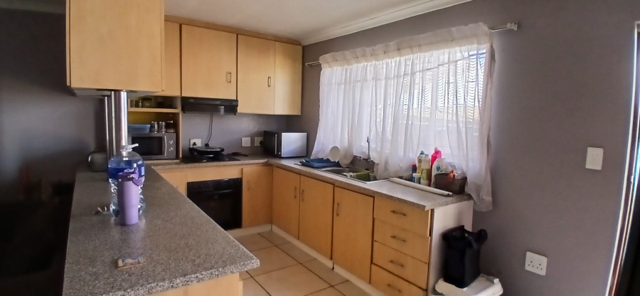 To Let 3 Bedroom Property for Rent in Heuweloord Gauteng
