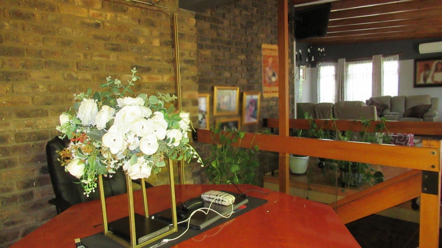 4 Bedroom Property for Sale in Oakdene Gauteng