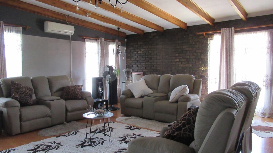 4 Bedroom Property for Sale in Oakdene Gauteng