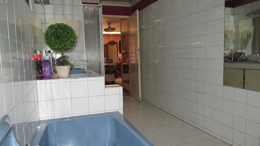 4 Bedroom Property for Sale in Oakdene Gauteng