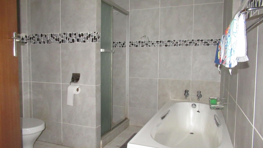 4 Bedroom Property for Sale in Oakdene Gauteng