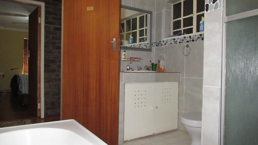 4 Bedroom Property for Sale in Oakdene Gauteng