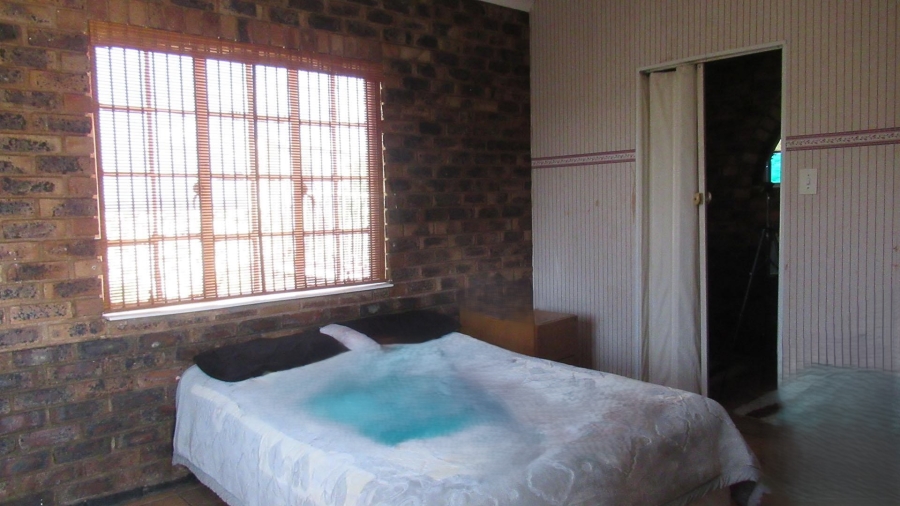 4 Bedroom Property for Sale in Oakdene Gauteng