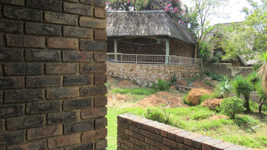 4 Bedroom Property for Sale in Oakdene Gauteng