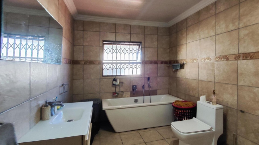 4 Bedroom Property for Sale in Dawn Park Gauteng